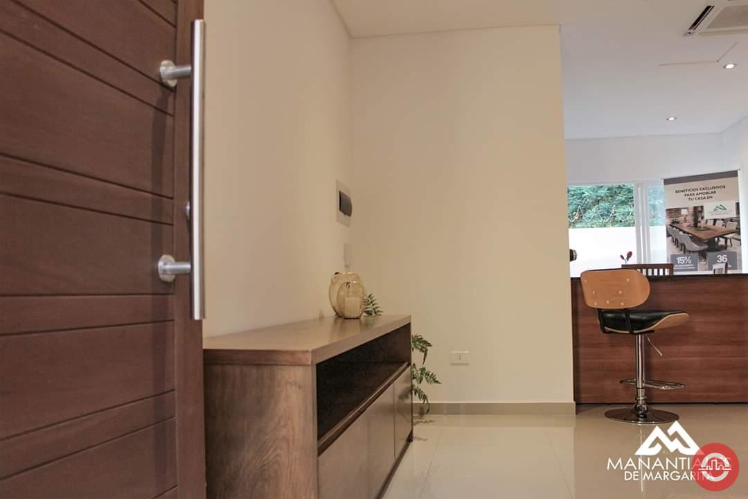 En Venta hermoso Duplex  3 dormitorios en condominio cerrado Manantiales de Margarita, Luque-Limpio