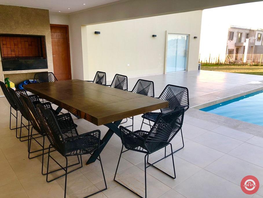 En venta amplia residencia en Surubii a estrenar frente a la cancha de Polo Los Pingos a una cuadra del Camino del golf, Mariano Roque Alonso